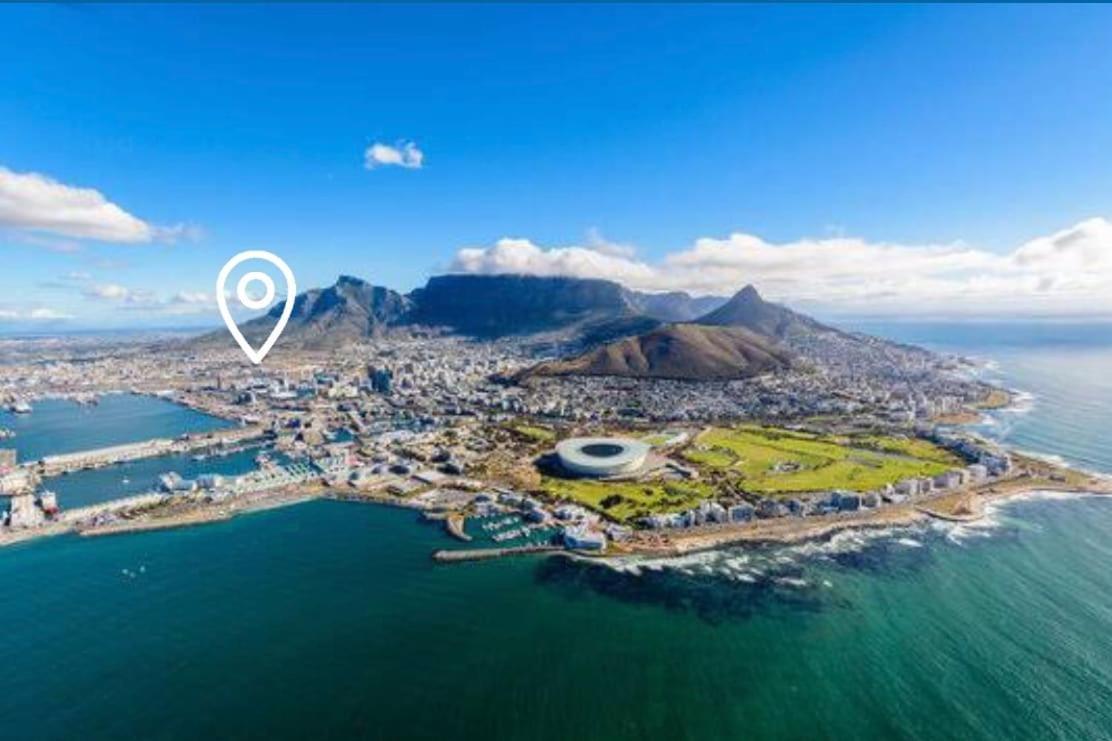 Digital Nomad Luxury Designer In Appartement
