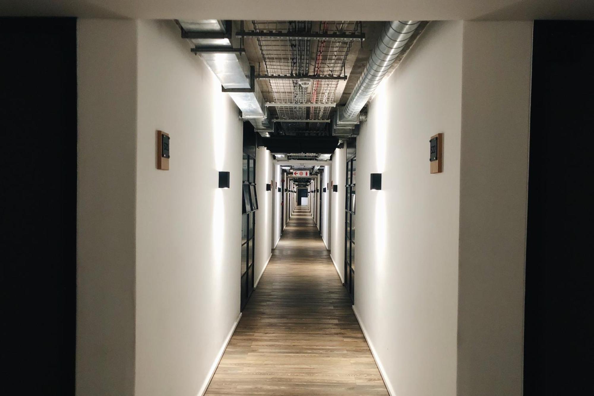 Digital Nomad Luxury Designer In Appartement
